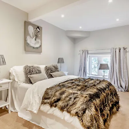 3 Bed In Richmond 91351