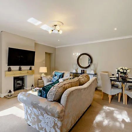 3 Bed In Richmond 91351 Casa vacanze
